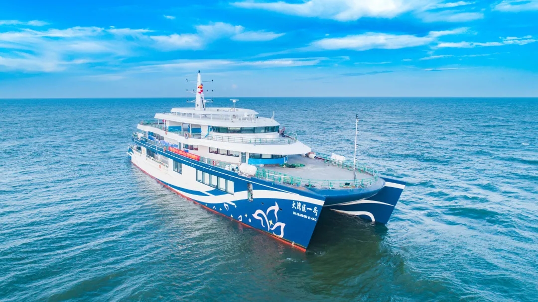 大湾区一号双体旅游船
